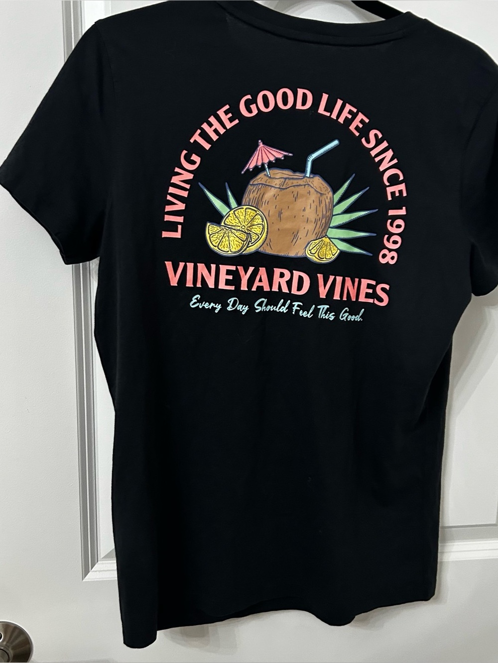 NWT Vineyard Vines Coconut Black Tee with Pink Logo & Graphic Small